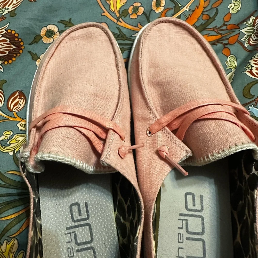 Hey Dude Women’s Wendy Guava Shoes - Picture 6 of 9